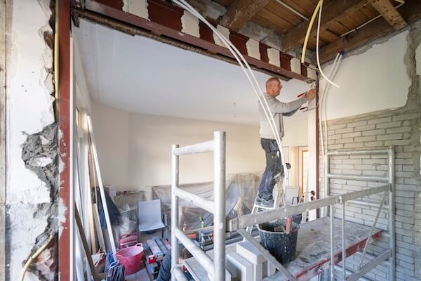 plaatsen brandvertraging op stalenconstructie