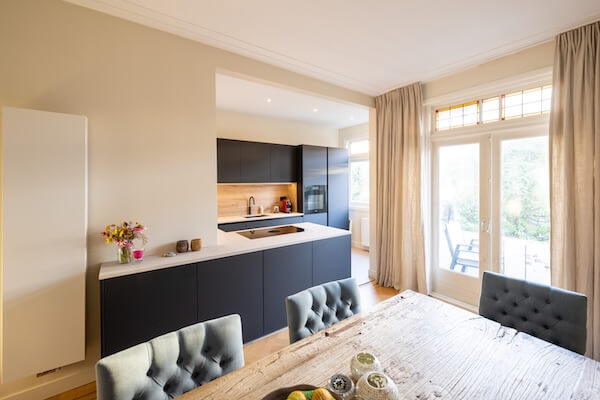 keukenblok gplaatst in nieuwe open keuken