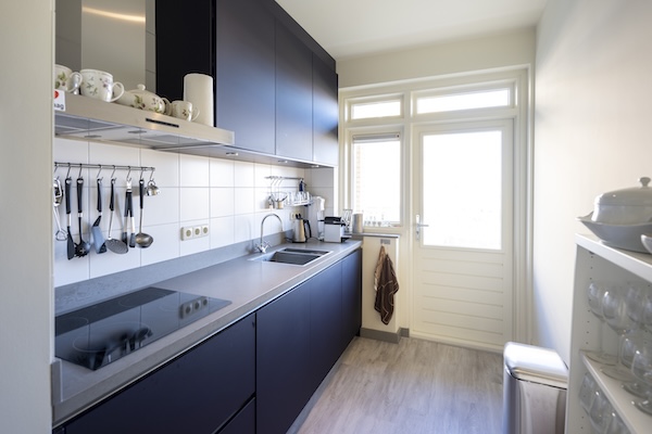 mooie blauwe keuken na renovatie